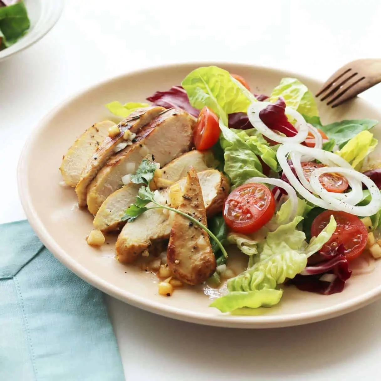 Nồi chiên không dầu và các món salad giảm cân 15 Salad ức gà nướng giảm cân