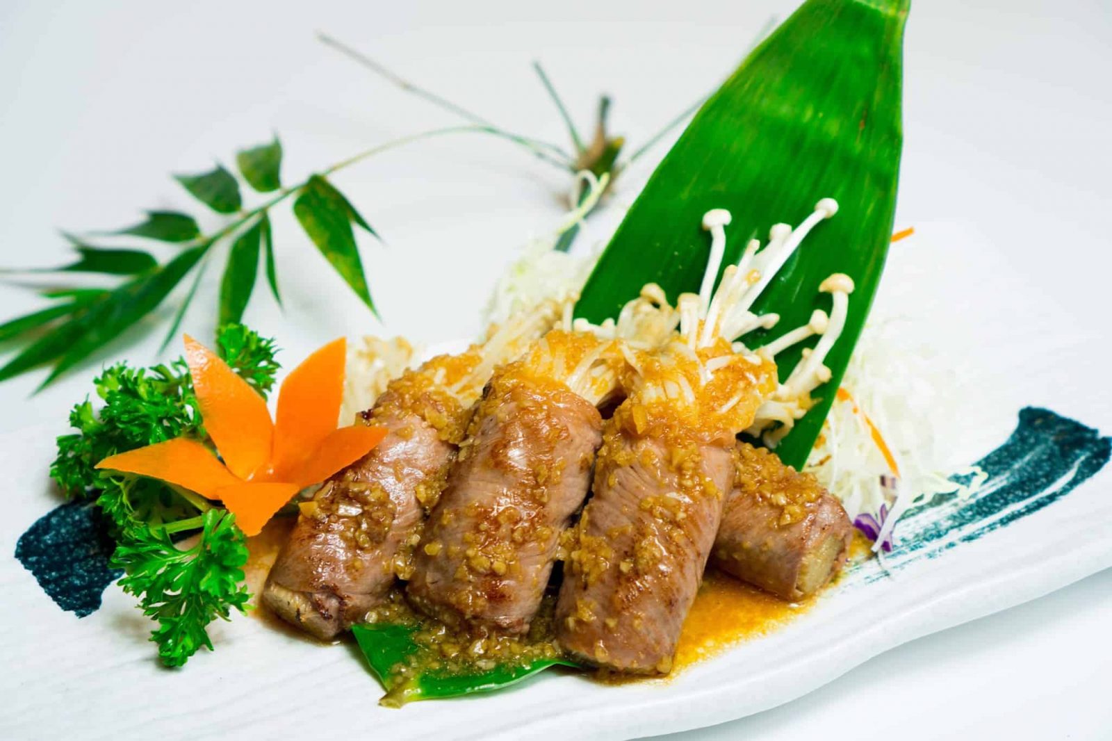 Bò cuộn nấm kim châm nướng từ nồi chiên không dầu