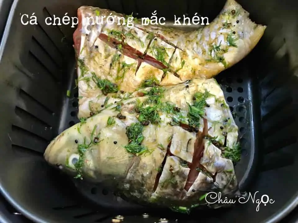Chế biến hải sản siêu ngon bằng nồi chiên không dầu 20 ca chep nuong mac khen bang noi chien khong dau
