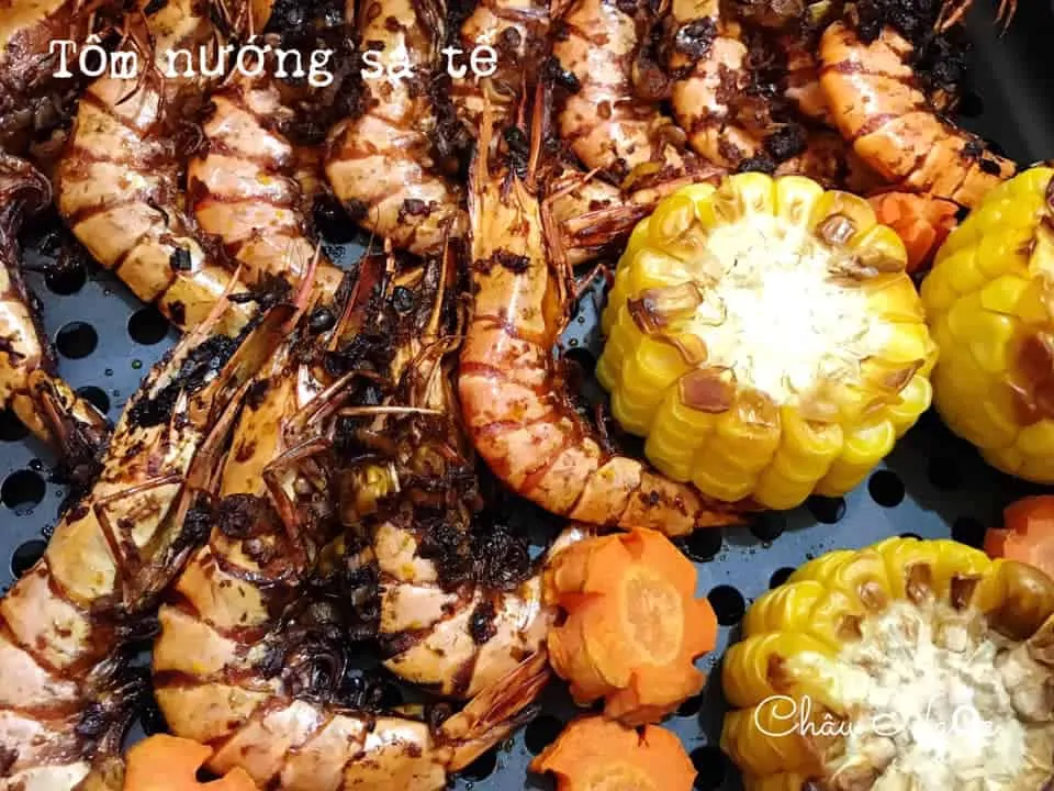 Chế biến hải sản siêu ngon bằng nồi chiên không dầu (tiếp) 30 tom nuong sa te bang noi chien khong dau 2