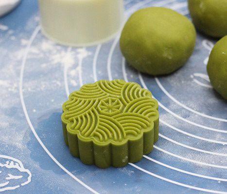 Cách làm bánh Trung thu matcha bằng nồi chiên không dầu